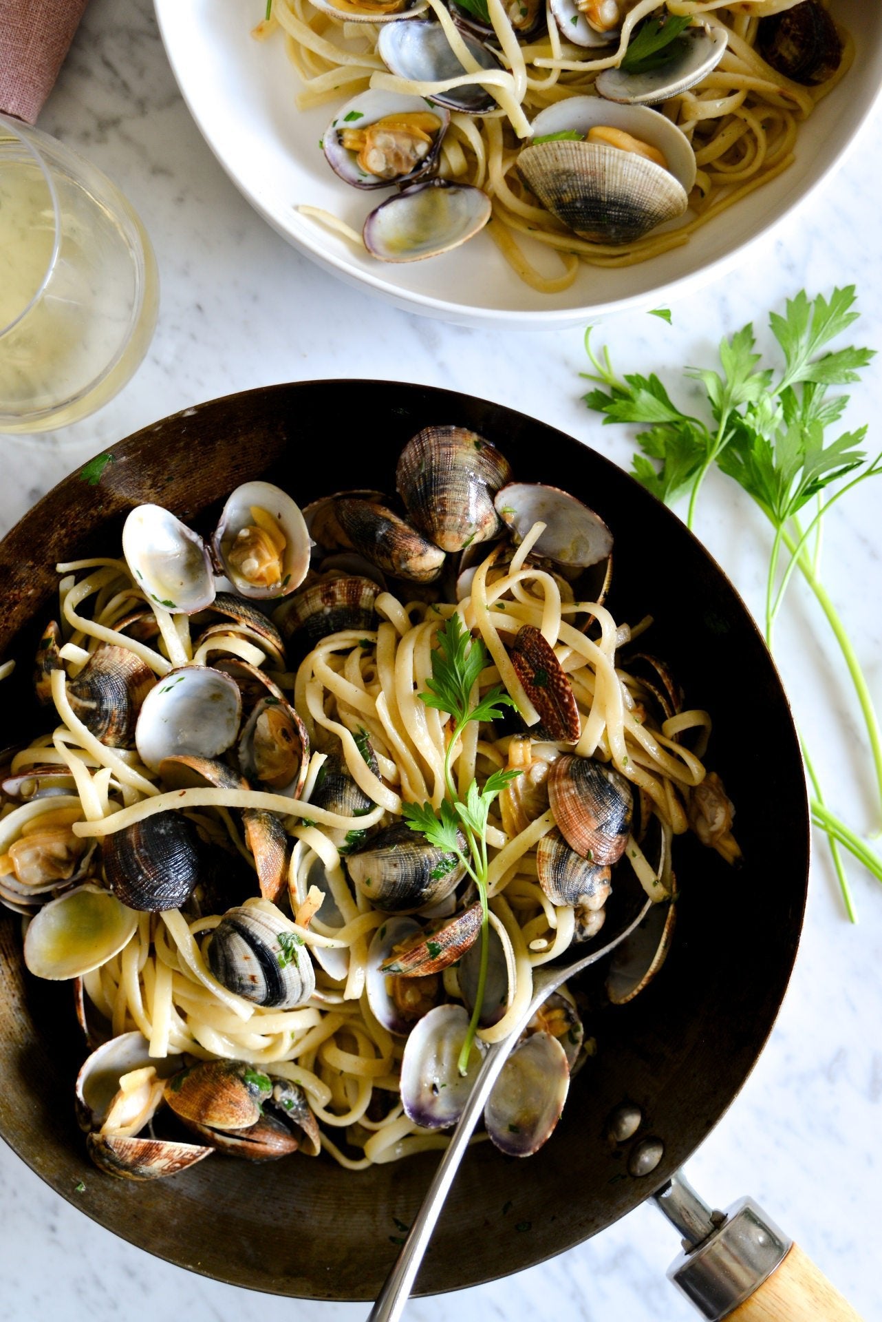 Linguine alle Vongole. Linguine with Clams Recipe - Feast Italy