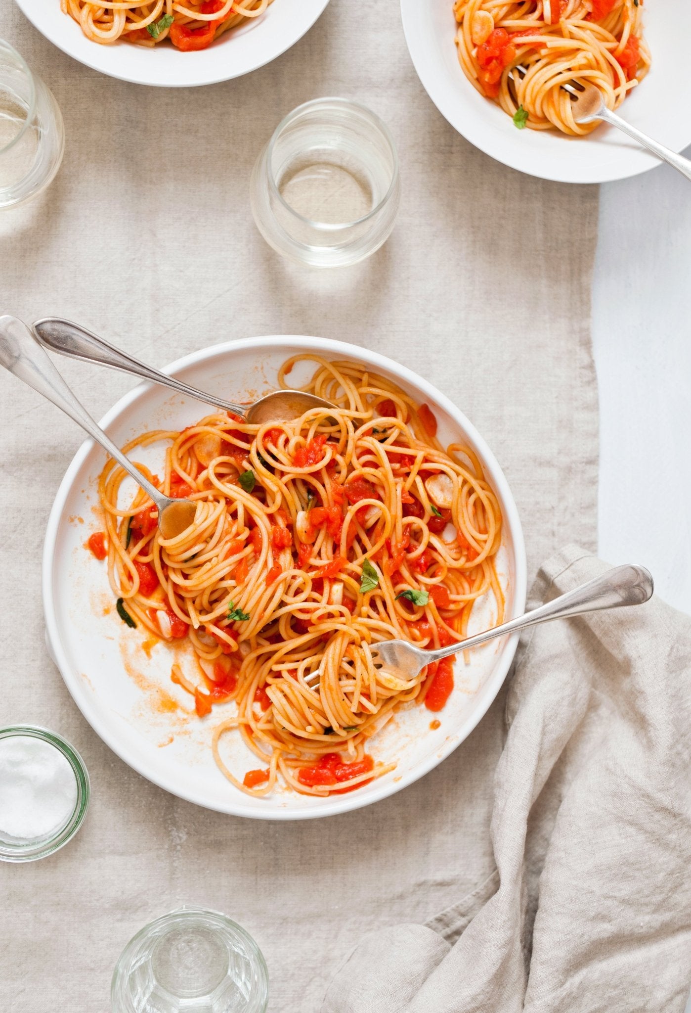Spaghetti al pomodoro fresco. An Italian recipe, by our friend Valeria Necchio - Feast Italy