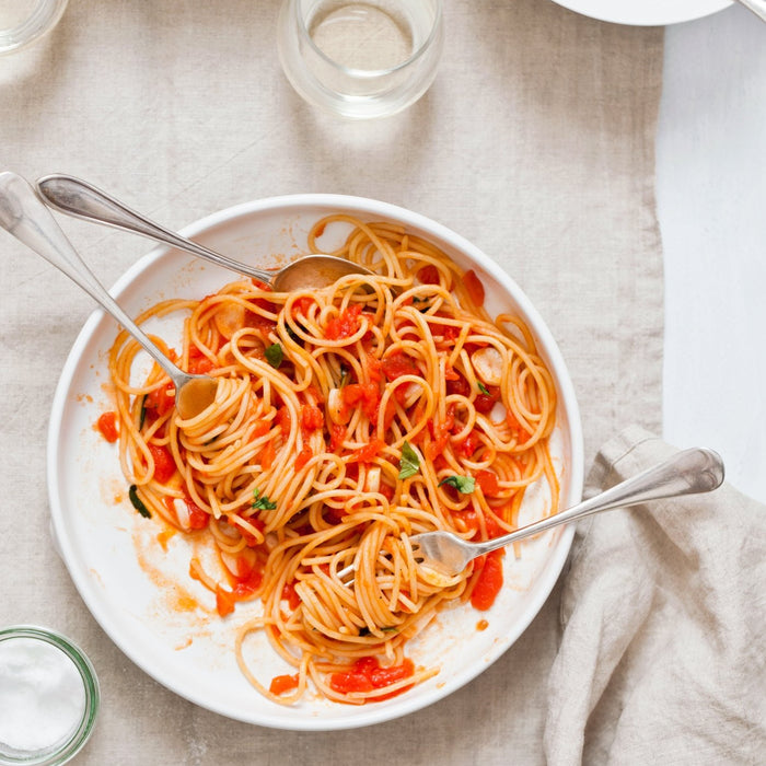 Spaghetti al pomodoro fresco. An Italian recipe, by our friend Valeria Necchio - Feast Italy
